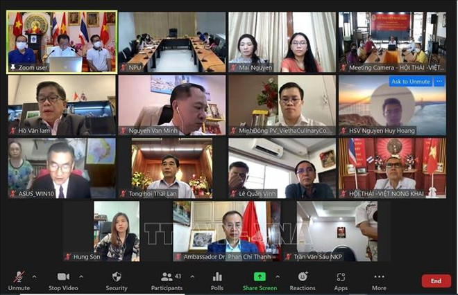 越南驻泰国大使馆协助旅泰越南人抗击新冠疫情 ảnh 1