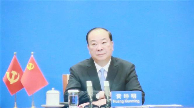 越共中央宣教部部长阮仲义与中共中央宣传部部长黄坤明举行视频会谈 ảnh 2 越共中央宣教部部长阮仲义与中共中央宣传部部长黄坤明举行视频会谈 ảnh 2