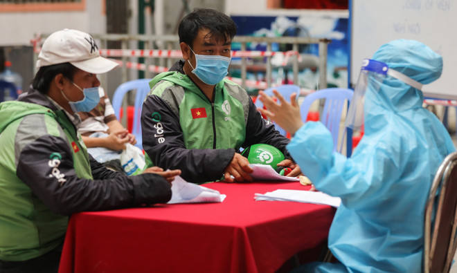 新冠肺炎疫情:胡志明市为网约配送员提供免费新冠病毒检测 ảnh 1 新冠肺炎疫情:胡志明市为网约配送员提供免费新冠病毒检测 ảnh 1