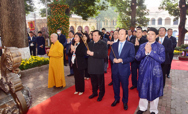 极具民族特色的进香开春仪式在河内升龙皇城举行 ảnh 1