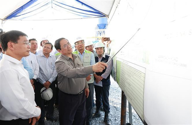 范明政总理出席新港-吉莱港年初首批发货仪式 ảnh 3 范明政总理出席新港-吉莱港年初首批发货仪式 ảnh 3