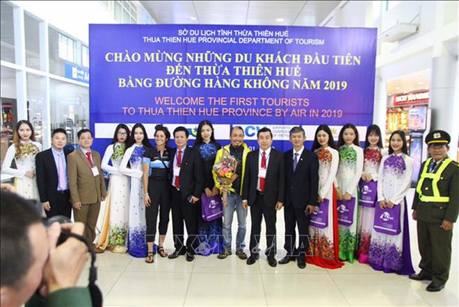 承天顺化省迎来2019年首批游客 ảnh 2 承天顺化省迎来2019年首批游客 ảnh 2