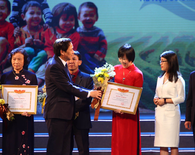 第12次“让贫困儿童感到春天的温暖” 慈善艺术交流晚会在河内举行 ảnh 2 第12次“让贫困儿童感到春天的温暖” 慈善艺术交流晚会在河内举行 ảnh 2