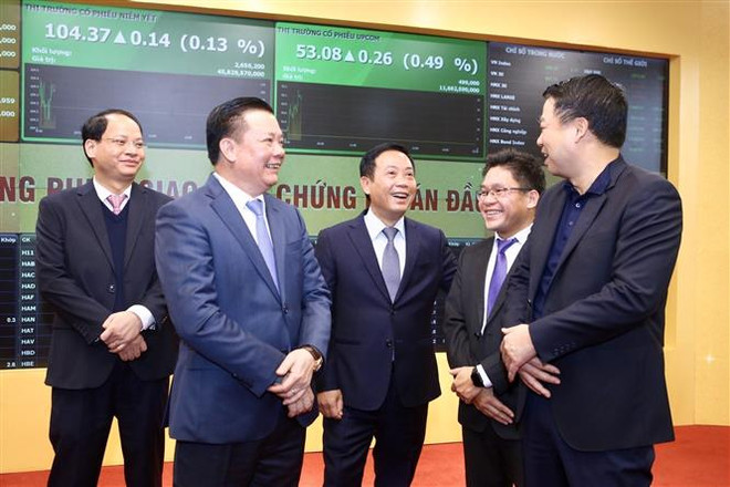 越南证券交易所举行2019年开市敲锣仪式 ảnh 2 越南证券交易所举行2019年开市敲锣仪式 ảnh 2