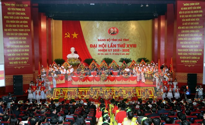 国会主席阮生雄出席越共河静省第十八次代表大会 ảnh 1