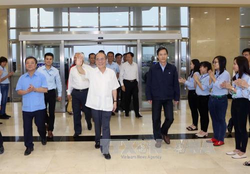 越南国会主席阮生雄接触河静省选民 ảnh 1 越南国会主席阮生雄接触河静省选民 ảnh 1