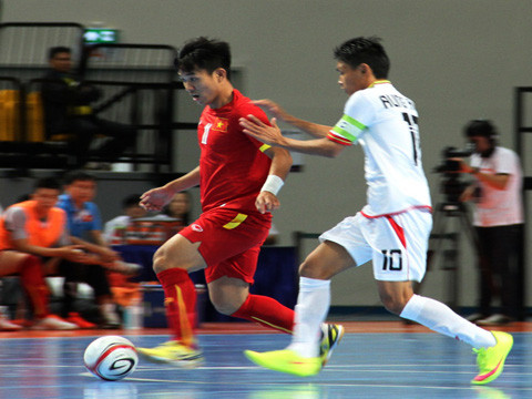 2015年东南亚五人制足球锦标赛：越南队2比1小胜缅甸队 ảnh 1