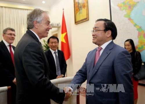 黄忠海副总理会见英国前首相布莱尔 ảnh 1 黄忠海副总理会见英国前首相布莱尔 ảnh 1