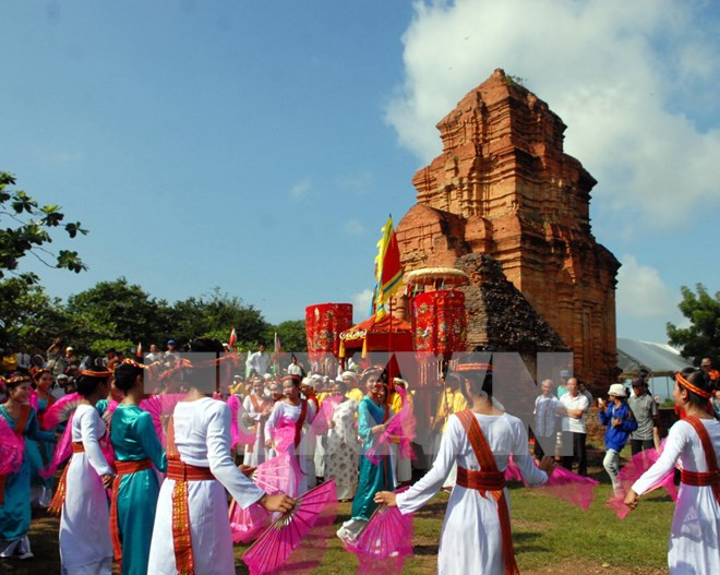 越南占族同胞喜迎2015年报孝节 ảnh 1 越南占族同胞喜迎2015年报孝节 ảnh 1