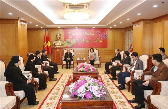 中央民运部部长张氏梅会见兴化教区代表团 ảnh 1 中央民运部部长张氏梅会见兴化教区代表团 ảnh 1