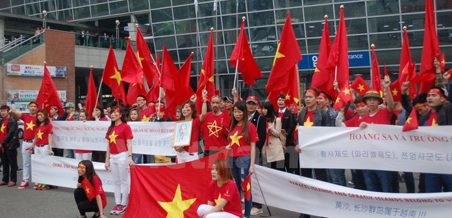 旅韩越南人举行游行活动反对中国在东海的行为 ảnh 1