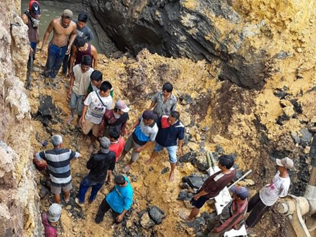 印度尼西亚一煤矿发生塌方致11人死亡 ảnh 1 印度尼西亚一煤矿发生塌方致11人死亡 ảnh 1