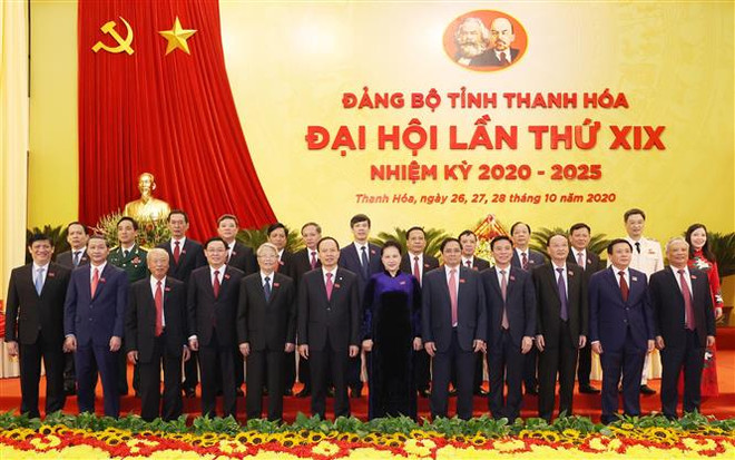 越共中央政治局委员、国会主席阮氏金银出席越共清化省第十九次代表大会 ảnh 4