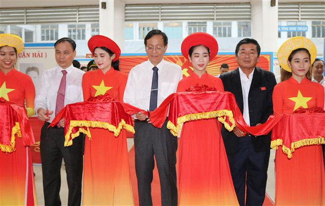 迎接越共十三大:宁顺省经济社会发展成就展举行 ảnh 1 迎接越共十三大:宁顺省经济社会发展成就展举行 ảnh 1