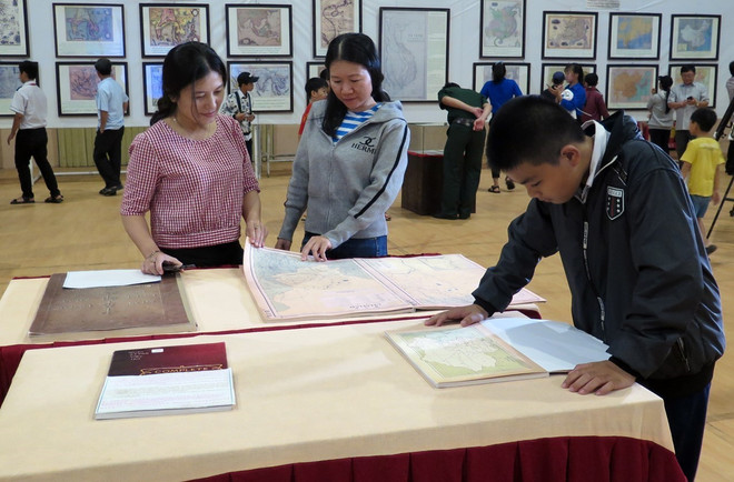 “黄沙长沙归属越南-历史证据和法律依据”图片资料展在富安省举行 ảnh 2