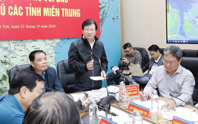 政府副总理郑廷勇:主动制定第8号台风应急预案 集中救助中部受灾群众 ảnh 1 政府副总理郑廷勇:主动制定第8号台风应急预案 集中救助中部受灾群众 ảnh 1