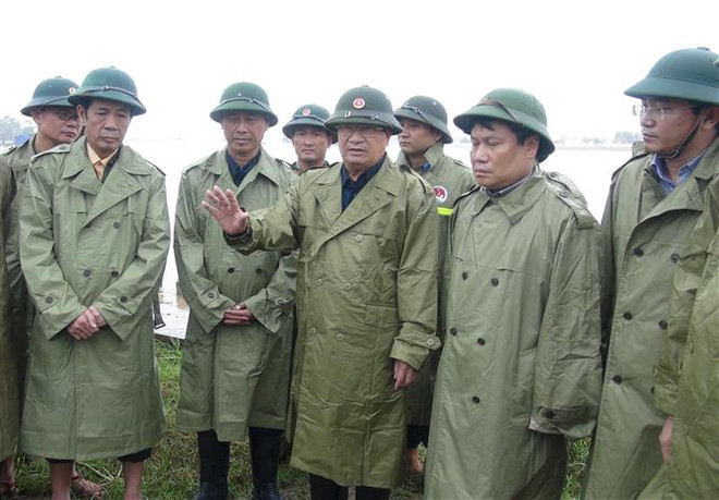 郑廷勇副总理前往广平省检查防灾救灾工作 慰问灾区群众 ảnh 1 郑廷勇副总理前往广平省检查防灾救灾工作 慰问灾区群众 ảnh 1