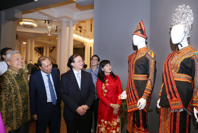 2020年东盟各国传统服饰展精彩亮相首都河内 ảnh 2 2020年东盟各国传统服饰展精彩亮相首都河内 ảnh 2