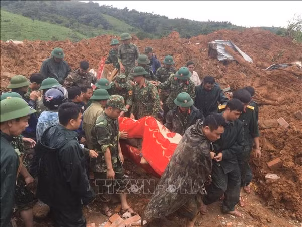 政府总理为337号国防经济团22名烈士追授“祖国记功”证书 ảnh 1 政府总理为337号国防经济团22名烈士追授“祖国记功”证书 ảnh 1