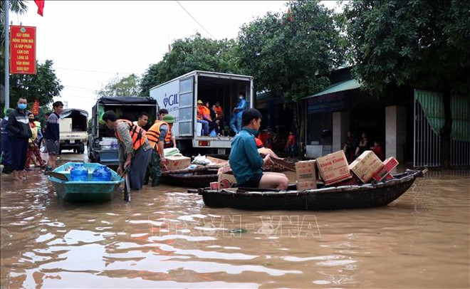 越南驻新加坡、韩国和德国大使馆发起为中部地区民众捐助的活动 ảnh 1 越南驻新加坡、韩国和德国大使馆发起为中部地区民众捐助的活动 ảnh 1
