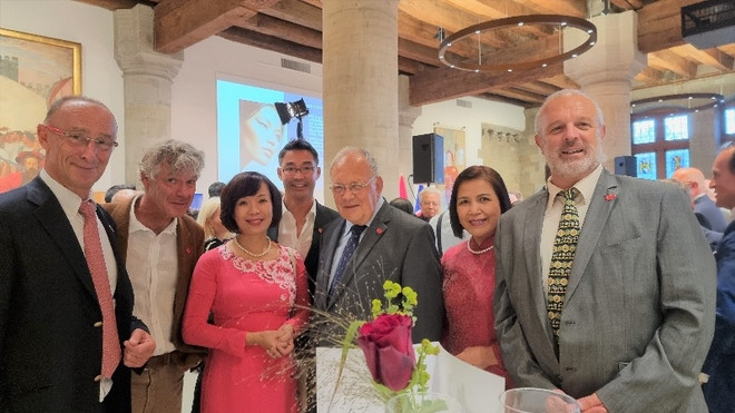 越南国旗升旗仪式在美国泽西市举行 ảnh 2 越南国旗升旗仪式在美国泽西市举行 ảnh 2