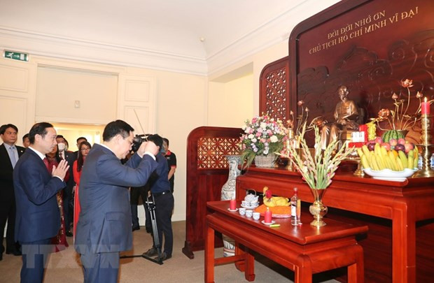 王廷惠会见驻比利时大使馆工作人员和在比越南人代表 ảnh 1 王廷惠会见驻比利时大使馆工作人员和在比越南人代表 ảnh 1