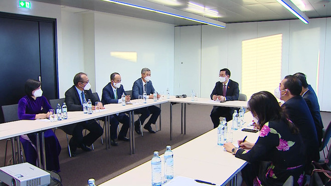 越南国会主席王廷惠抵达奥地利 ảnh 2