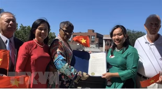 越南国旗升旗仪式在美国泽西市举行 ảnh 1