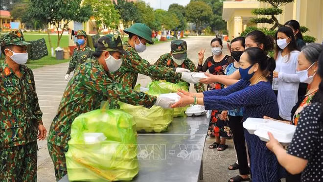 军队助力南方各省市抗击疫情 ảnh 1