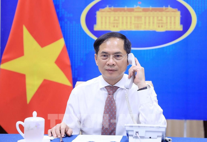 越南外长裴青山与新加坡外长维文通电话 ảnh 1 越南外长裴青山与新加坡外长维文通电话 ảnh 1