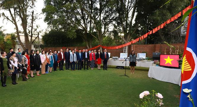 越南驻外使领馆和使团举行国庆76周年庆祝活动 ảnh 2 越南驻外使领馆和使团举行国庆76周年庆祝活动 ảnh 2