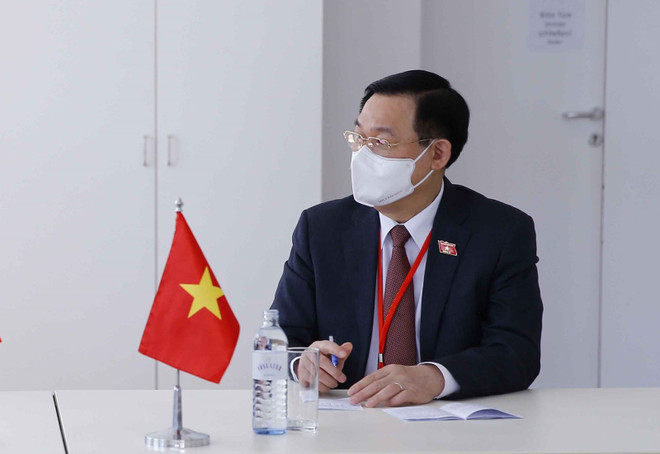  国会主席王廷惠会见 Aone Deutsland AG 和 Strabag 公司领导人 ảnh 1