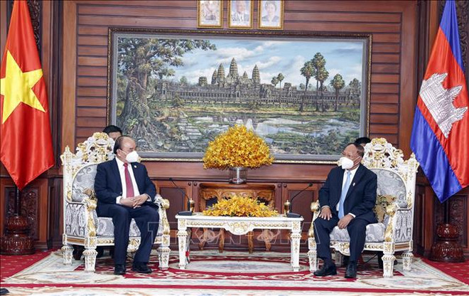 越南国家主席阮春福会见柬埔寨参议院主席赛冲和国会主席韩桑林 ảnh 2 越南国家主席阮春福会见柬埔寨参议院主席赛冲和国会主席韩桑林 ảnh 2