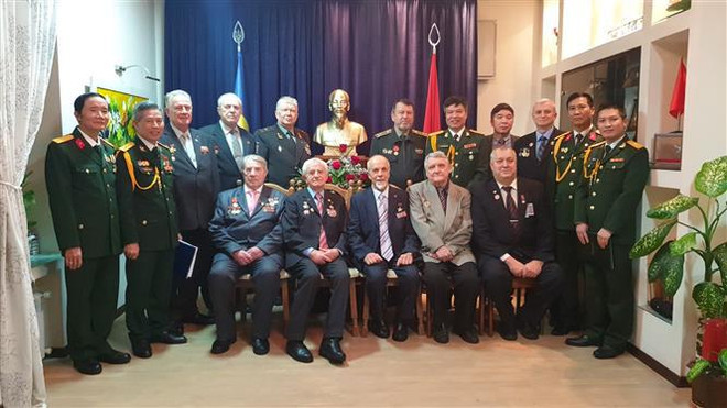 越南人民军建军77周年纪念典礼在乌克兰举行 ảnh 1 越南人民军建军77周年纪念典礼在乌克兰举行 ảnh 1