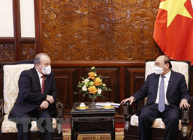 越南国家主席阮春福接受各国新任驻越大使递交国书 ảnh 4 越南国家主席阮春福接受各国新任驻越大使递交国书 ảnh 4