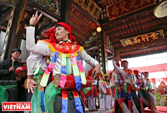 河内清池县朝曲村的传统艺术——蓬舞 ảnh 10