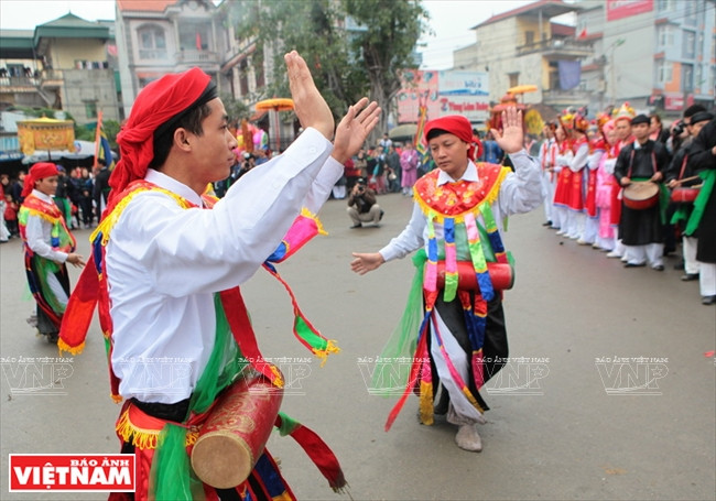 河内清池县朝曲村的传统艺术——蓬舞 ảnh 13