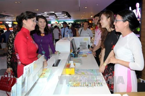 胡志明市地下“感觉市场”正式开市 ảnh 2