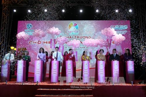 胡志明市地下“感觉市场”正式开市 ảnh 1