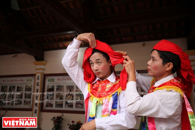 河内清池县朝曲村的传统艺术——蓬舞 ảnh 3