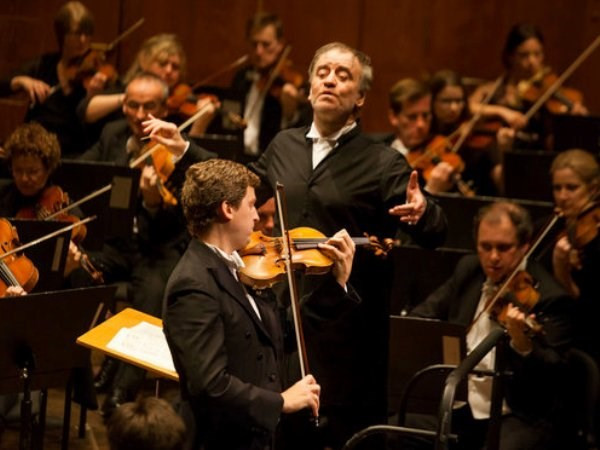 英国伦敦交响乐团在河内精彩演出 大受听众欢迎 ảnh 1