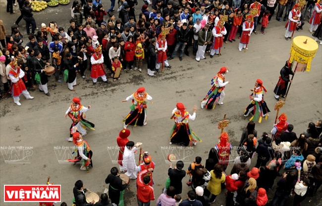 河内清池县朝曲村的传统艺术——蓬舞 ảnh 11