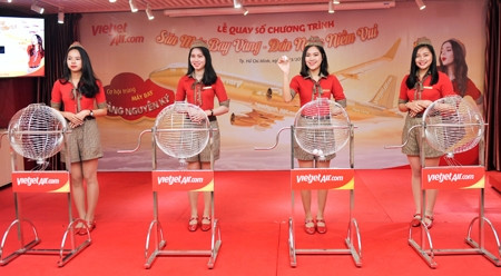 越捷航空公司的乘客获得一公斤纯金大奖 ảnh 1