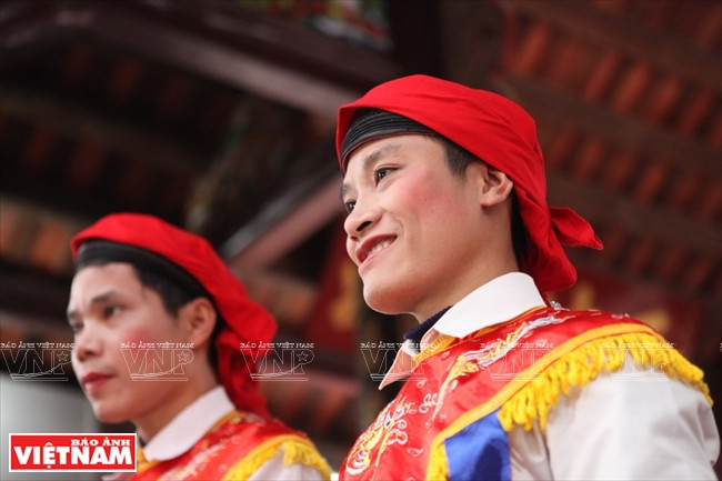 河内清池县朝曲村的传统艺术——蓬舞 ảnh 6