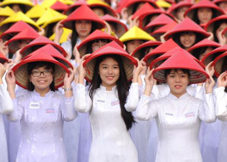 3000名女生身穿奥黛游行 庆祝胡志明市奥黛节 ảnh 6 3000名女生身穿奥黛游行 庆祝胡志明市奥黛节 ảnh 6