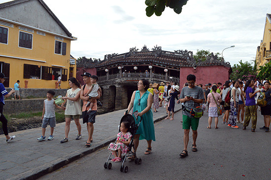 2017年前两个月广南省接待游客量增长近47% ảnh 1 2017年前两个月广南省接待游客量增长近47% ảnh 1