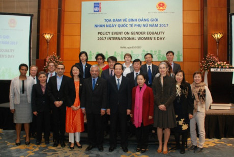 消除各种障碍 进一步推动性别平等和赋予妇女经济权力进程 ảnh 1