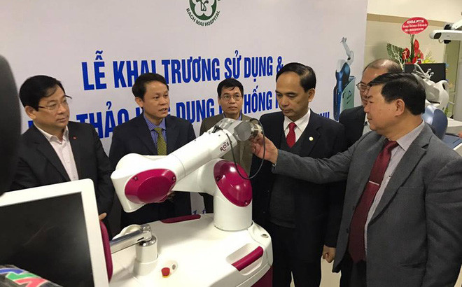 越南白梅医院使用机器人进行全膝关节成形术 ảnh 1