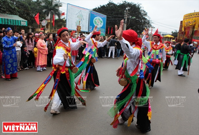 河内清池县朝曲村的传统艺术——蓬舞 ảnh 8