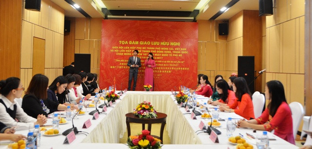 越南芒街与中国东兴妇女举行友好交流活动 ảnh 1